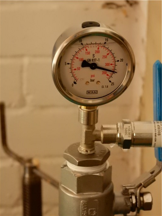 The pipe is filled and the pressure of 22.7 bar is maintained indicating no leaks 15 October 2015