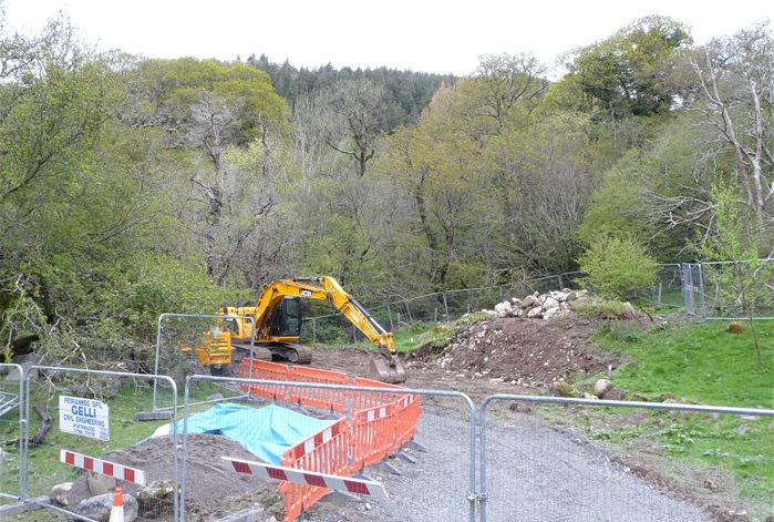 The bank is cut back to accomodate the Turbine House 9 May 2015